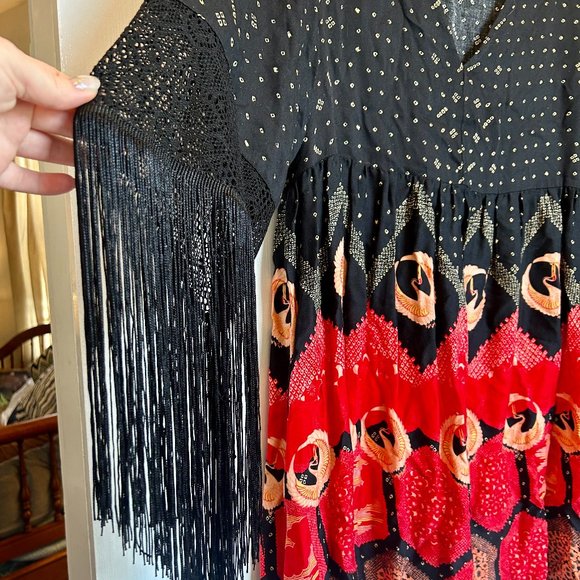 🦢 MINKPINK Dancing Cranes Fringe Dress - Black Red Pink - Size L - Picture 4 of 5